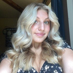 Meet your Posher, Abigail